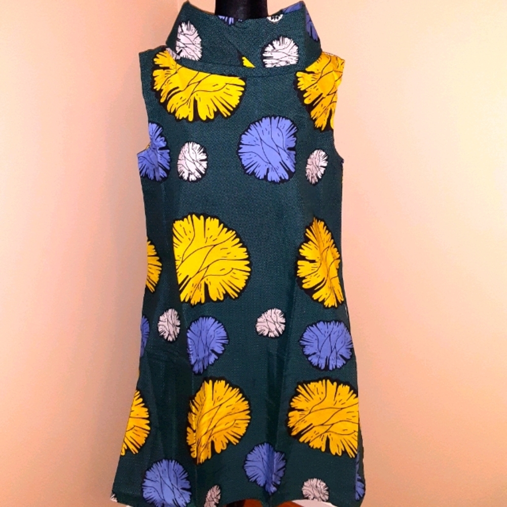 Bold print sleeveless smock.